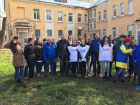 Сторонники Партии и студенты озеленили территорию Ивановского фармколледжа